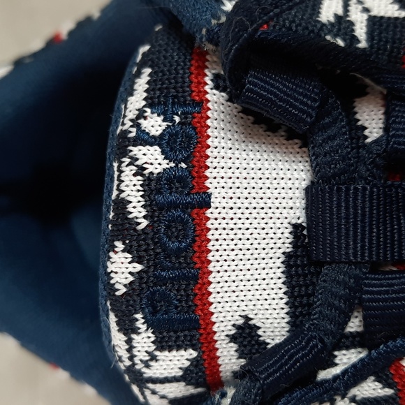Propet TravelActiv navy, red, and white reindeer knit mesh sneakers, size 8 - Picture 7 of 9